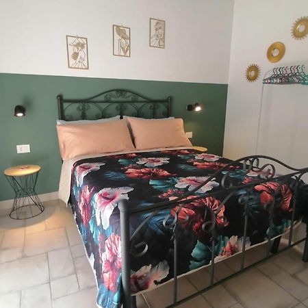 Apartamento Il Vicoletto Sul Castello Nápoles Exterior foto