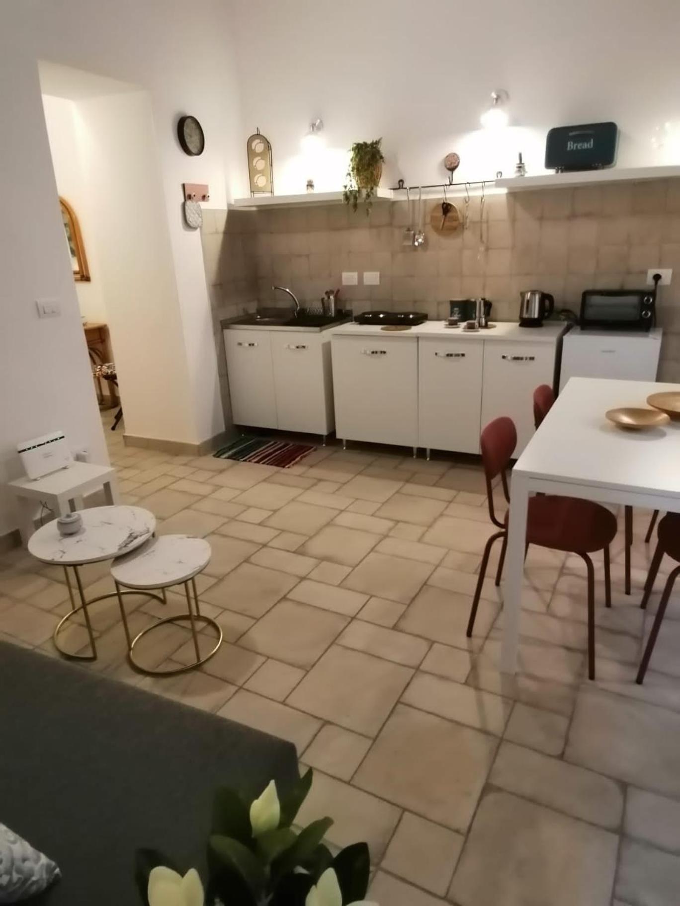 Apartamento Il Vicoletto Sul Castello Nápoles Exterior foto
