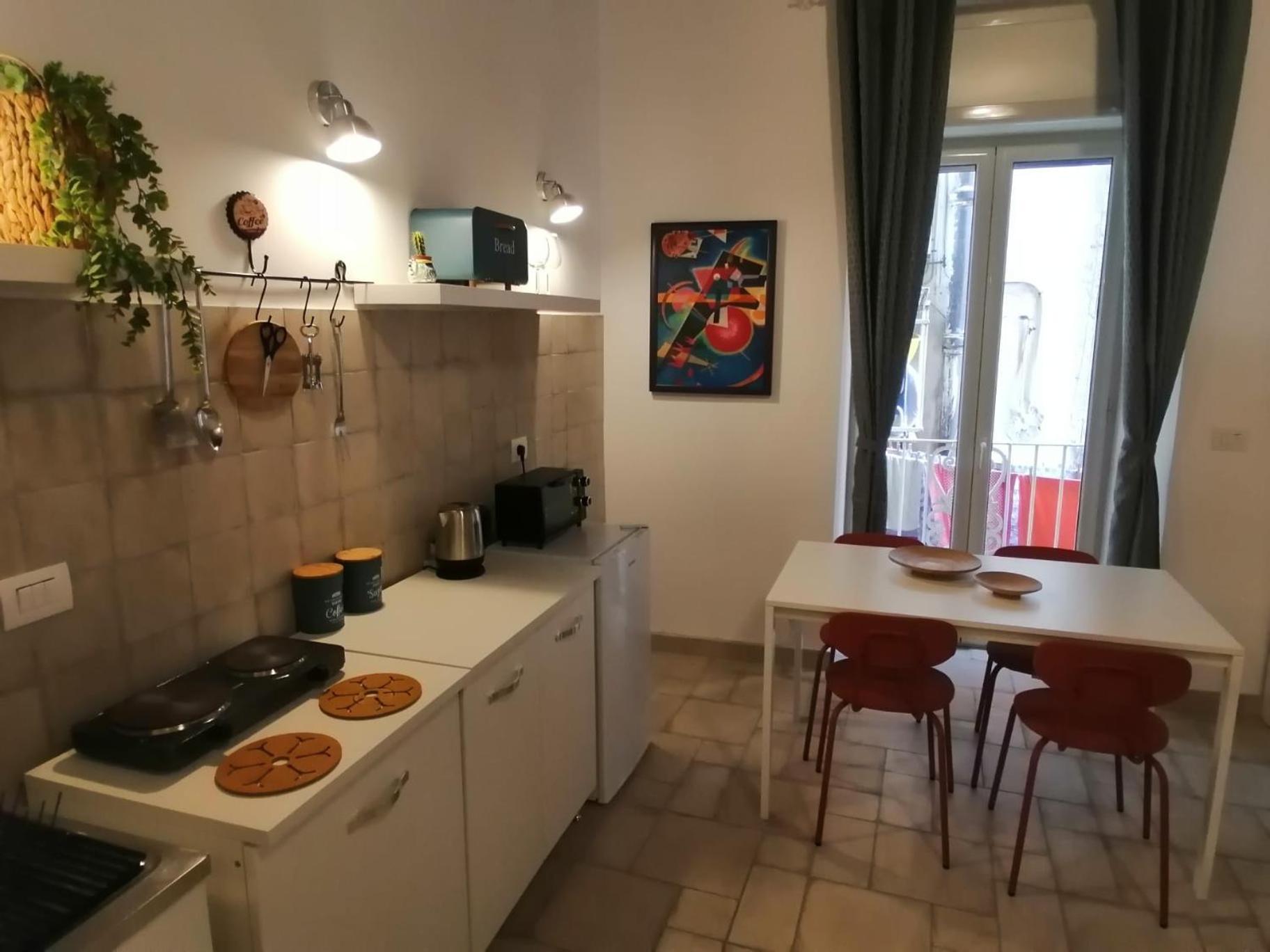 Apartamento Il Vicoletto Sul Castello Nápoles Exterior foto
