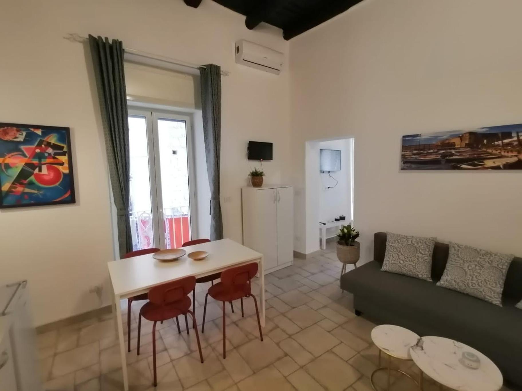 Apartamento Il Vicoletto Sul Castello Nápoles Exterior foto