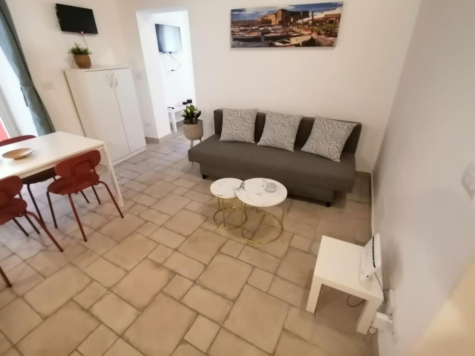 Apartamento Il Vicoletto Sul Castello Nápoles Exterior foto