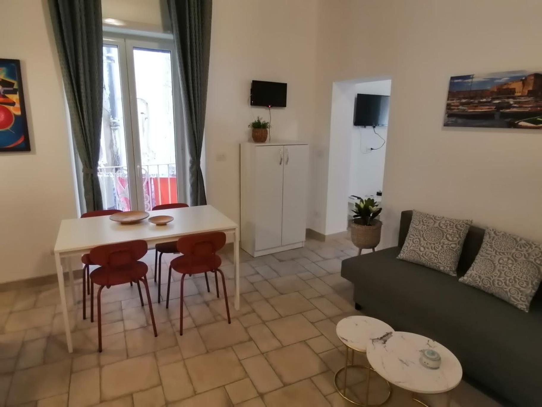 Apartamento Il Vicoletto Sul Castello Nápoles Exterior foto