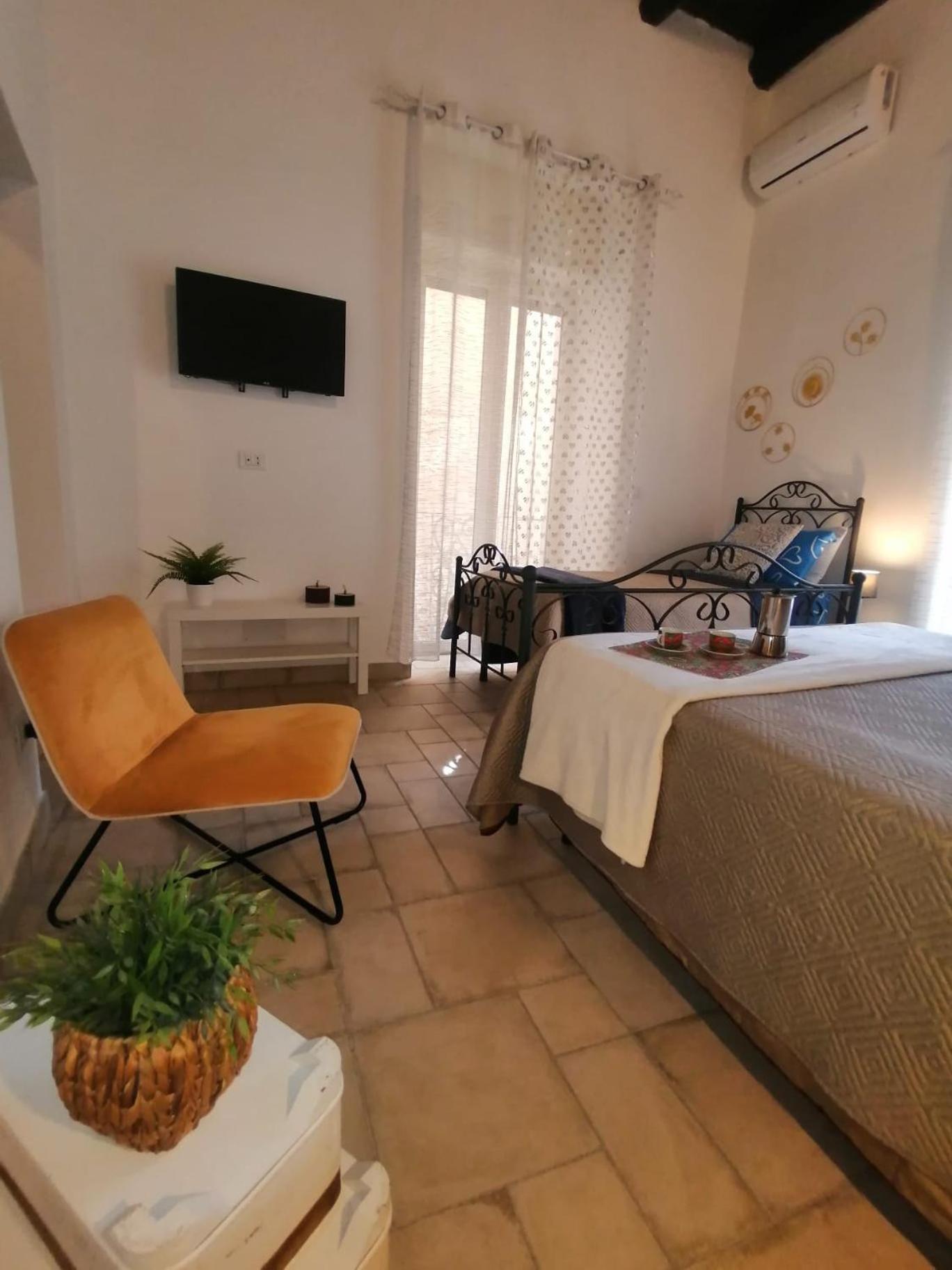 Apartamento Il Vicoletto Sul Castello Nápoles Exterior foto