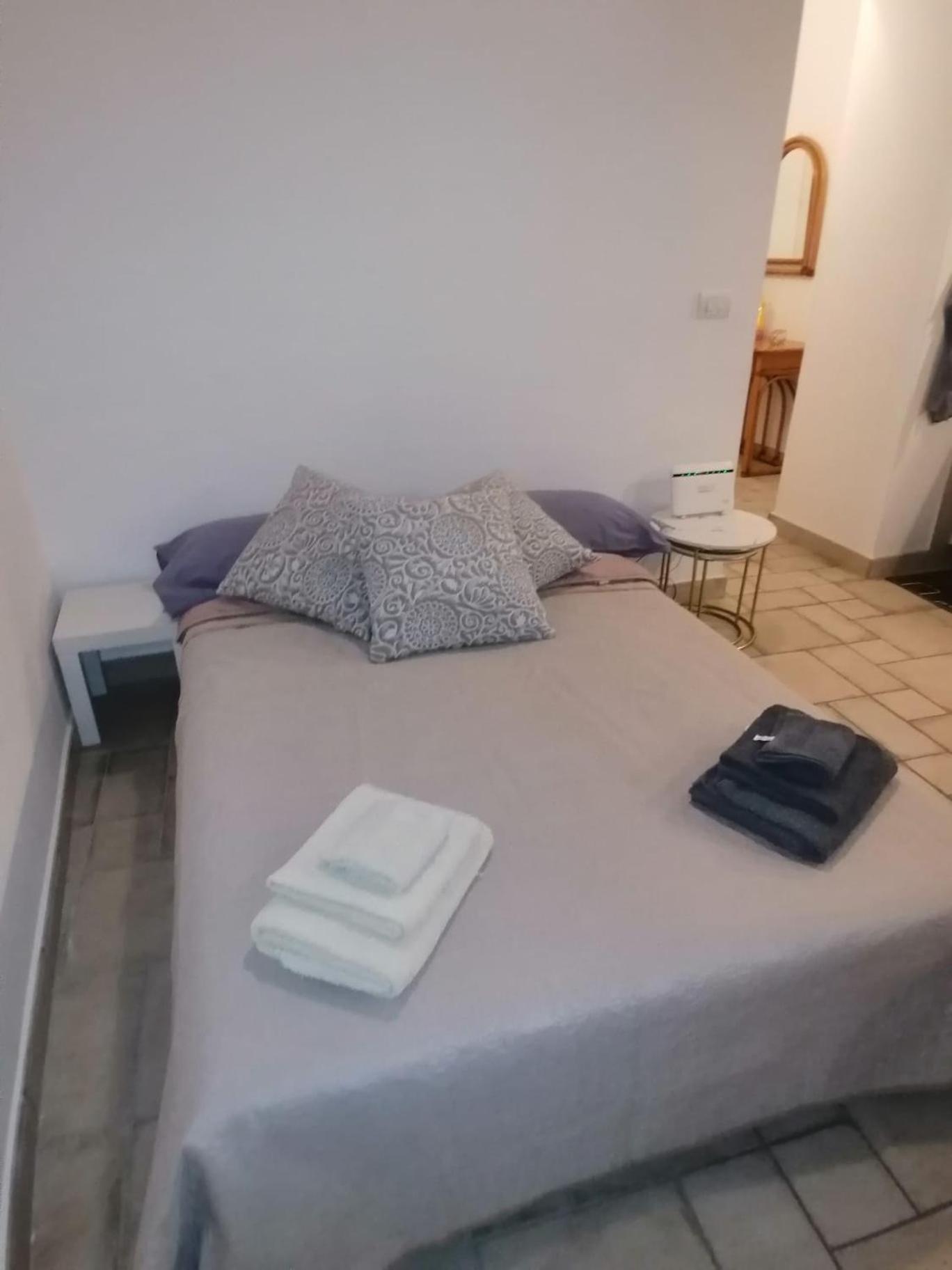 Apartamento Il Vicoletto Sul Castello Nápoles Exterior foto